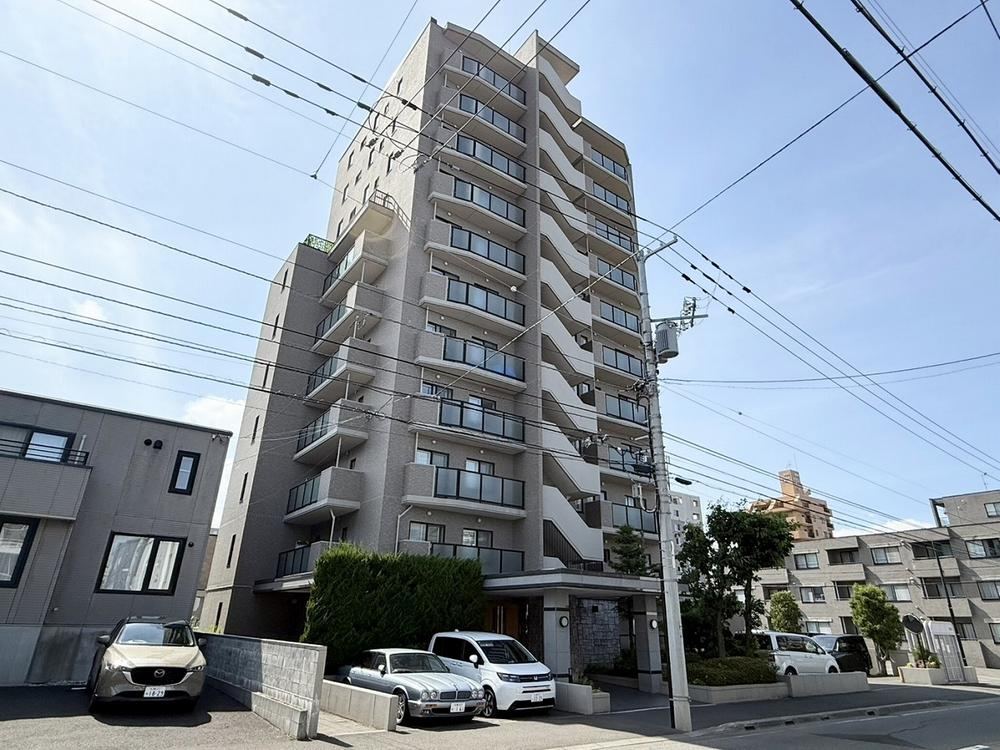 4LDK+S apartment in Chuo Ward, Sapporo, Hokkaido - Photo 1