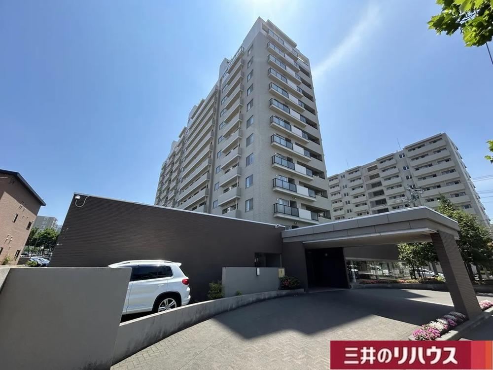 4LDK+S apartment in Nishi Ward, Sapporo, Hokkaido - Photo 1