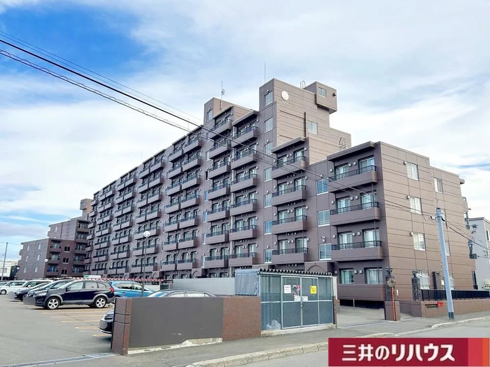 3LDK apartment in Kita Ward, Sapporo, Hokkaido - Photo 1