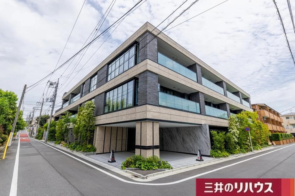 1LDK+S apartment in Meguro Ward, Tokyo - Photo 1