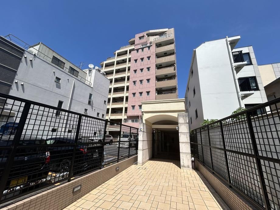 2LDK apartment in Shinjuku Ward, Tokyo - Photo 1