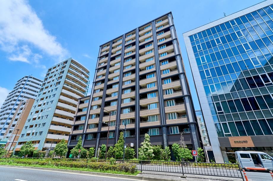 2LDK apartment in Meguro Ward, Tokyo - Photo 1