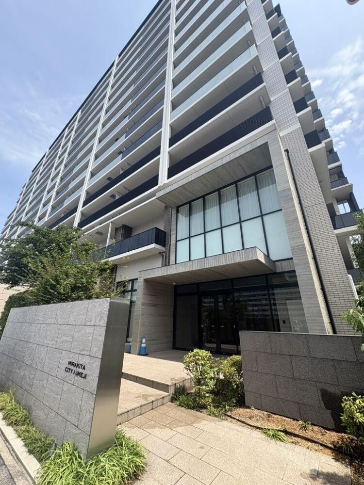4LDK apartment in Himeji, Hyogo - Photo 1