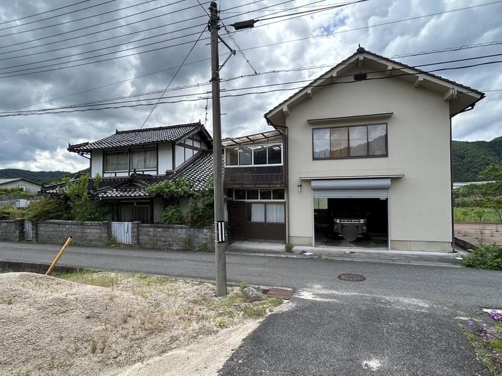 7DK house in Akitakata, Hiroshima - Photo 1