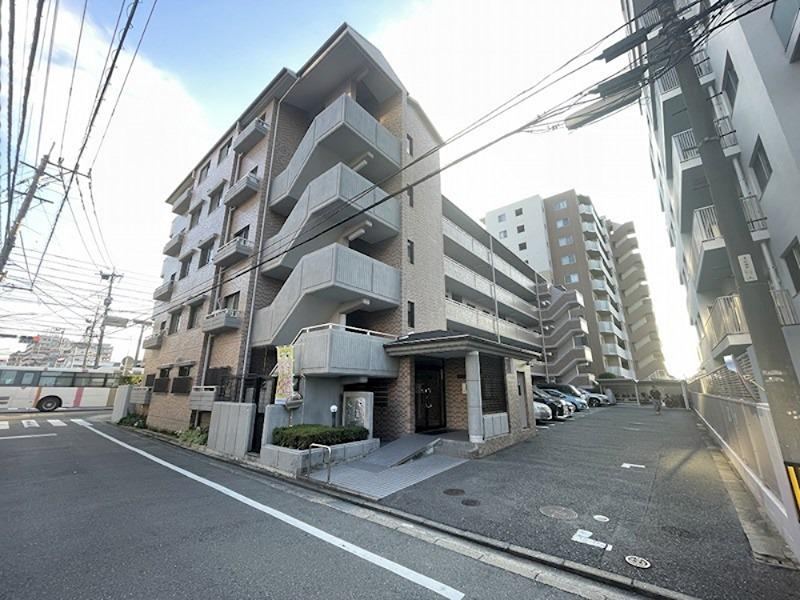 4LDK apartment in Sawara Ward, Fukuoka - Photo 1