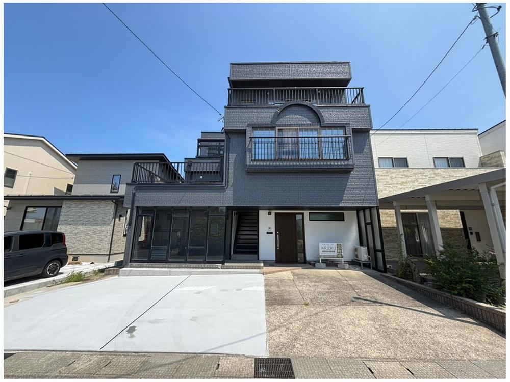10LDK house in Kanazawa, Ishikawa - Photo 1