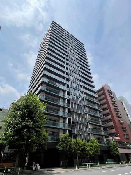 3LDK apartment in Minato Ward, Tokyo - Photo 1