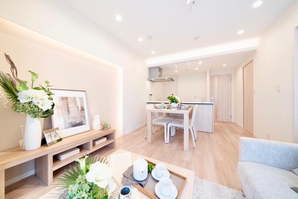 2LDK+S apartment in Meguro Ward, Tokyo - Photo 1