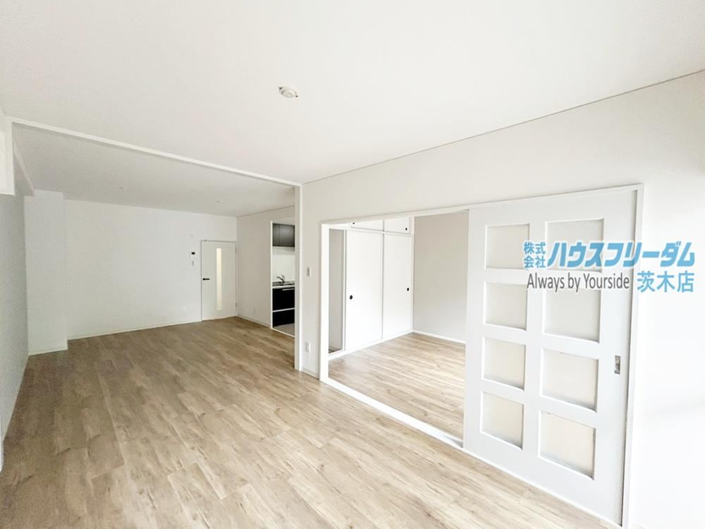 2LDK apartment in Matsubara, Osaka - Photo 1