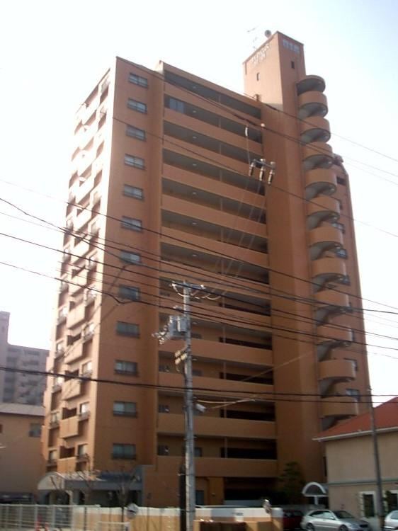 4LDK apartment in Matsuyama, Ehime - Photo 1