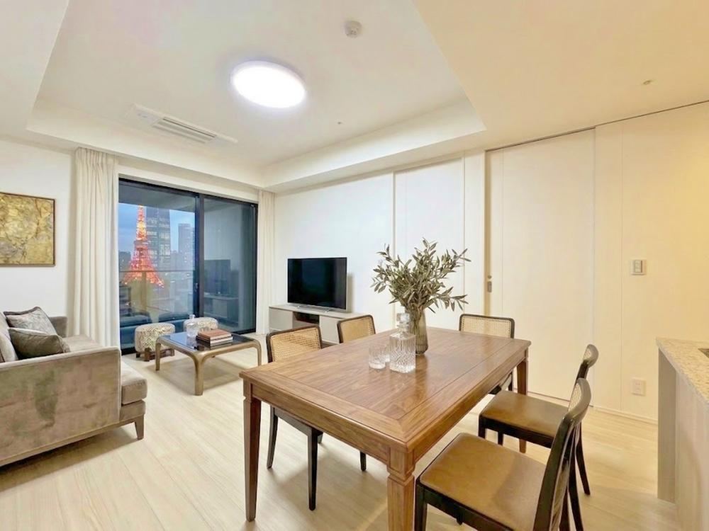 2LDK apartment in Minato Ward, Tokyo - Photo 1