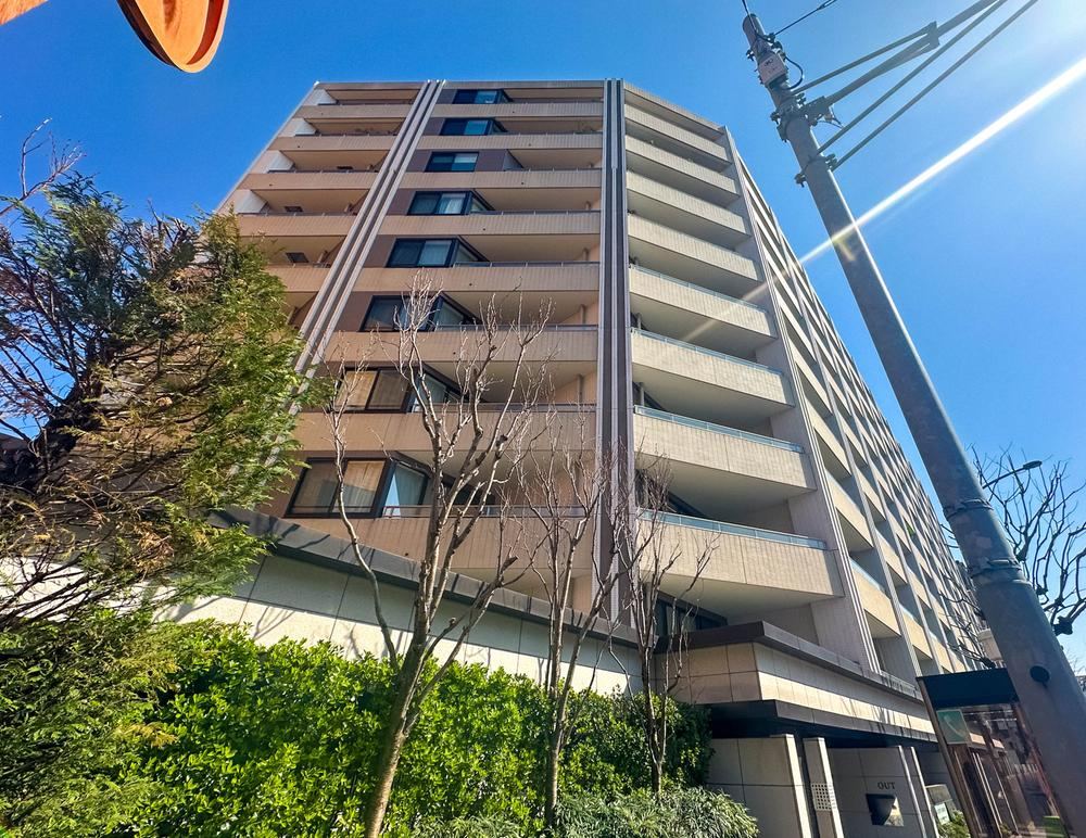 2LDK apartment in Shinjuku Ward, Tokyo - Photo 1