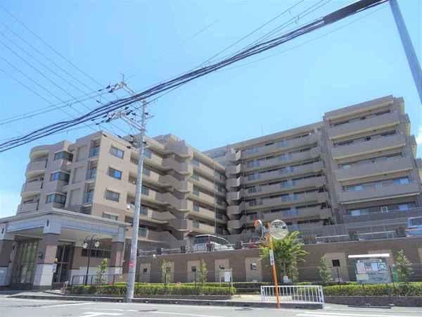 3LDK apartment in Hirakata, Osaka - Photo 1