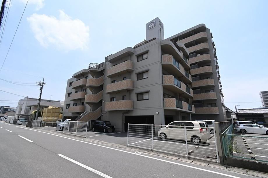 2LDK+S apartment in Kita Ward, Okayama - Photo 1