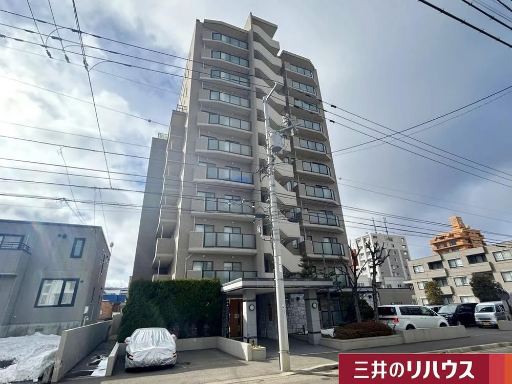 4LDK apartment in Chuo Ward, Sapporo, Hokkaido - Photo 1