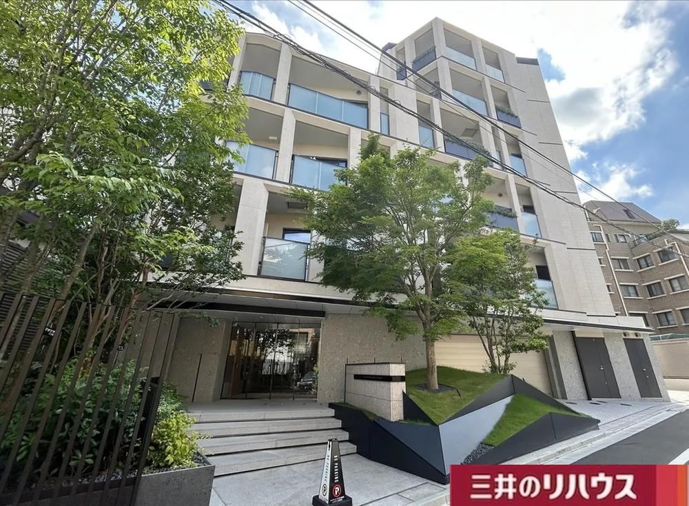 3LDK apartment in Bunkyo Ward, Tokyo - Photo 1