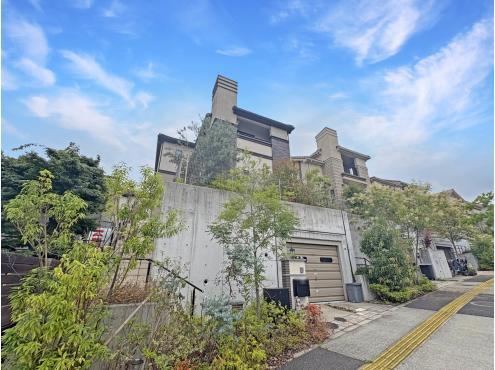 4LDK house in Inagi, Tokyo - Photo 1