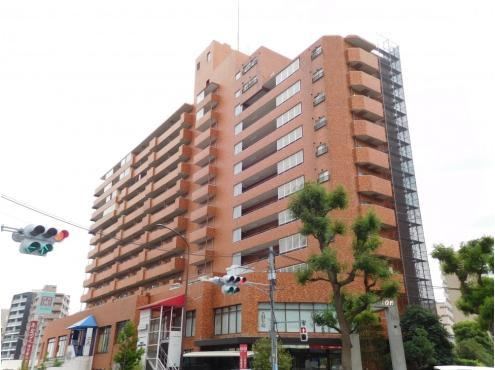 2LDK+S apartment in Shinjuku Ward, Tokyo - Photo 1