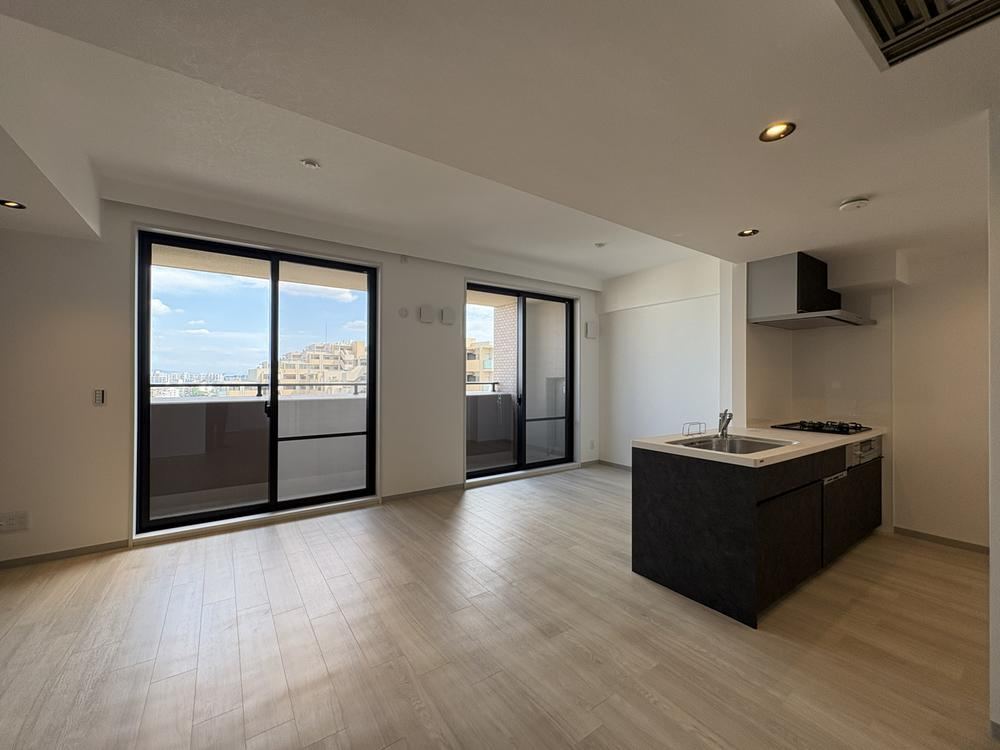 2LDK+S apartment in Toyonaka, Osaka - Photo 1
