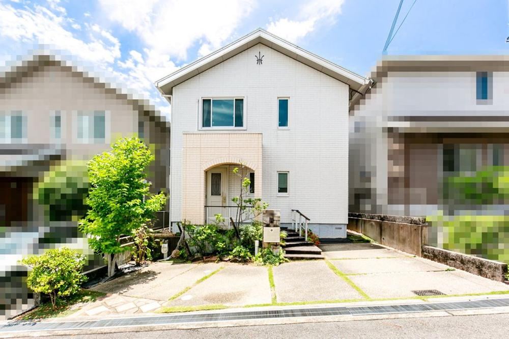 4LDK house in Hirakata, Osaka - Photo 1