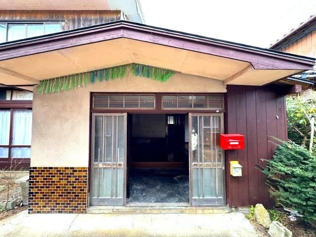 7DK house in Sado, Niigata - Photo 1