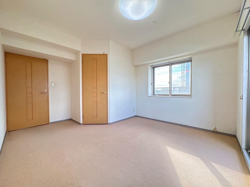 4LDK apartment in Takaishi, Osaka - Photo 1