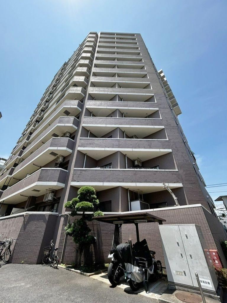 2LDK+S apartment in Toshima Ward, Tokyo - Photo 1