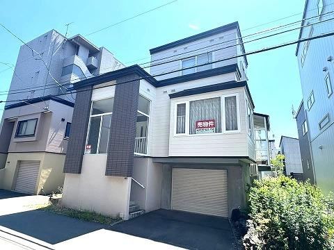 4LDK house in Nishi Ward, Sapporo, Hokkaido - Photo 1