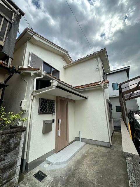 4LDK house in Hirakata, Osaka - Photo 1