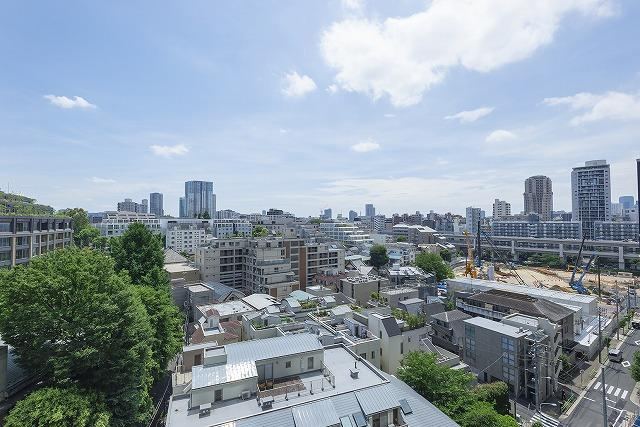 2LDK apartment in Minato Ward, Tokyo - Photo 1