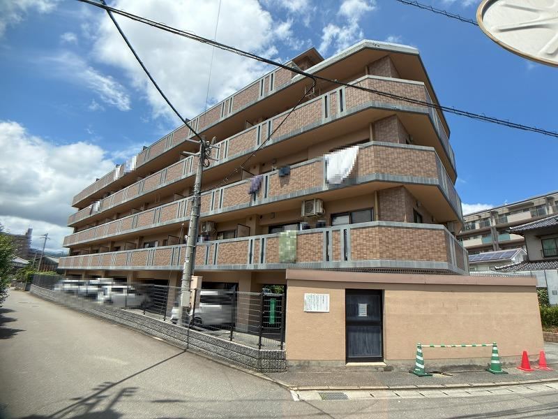 4LDK apartment in Nakagawa, Fukuoka - Photo 1