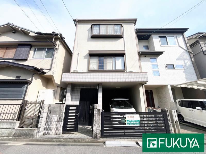 4LDK+S house in Takatsuki, Osaka - Photo 1