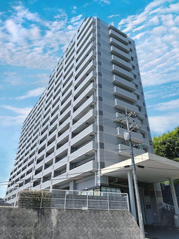 4LDK apartment in Nishi Ward, Hiroshima - Photo 1