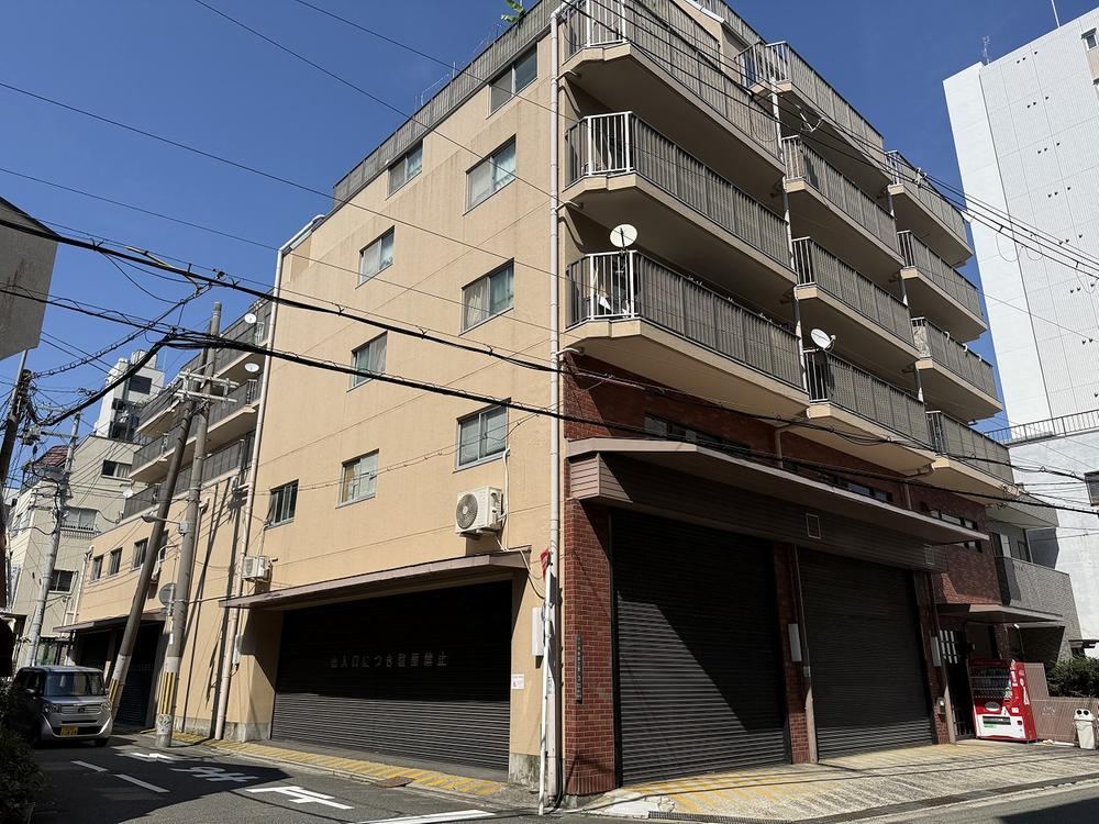 2LDK+S apartment in Nishi Ward, Osaka - Photo 1