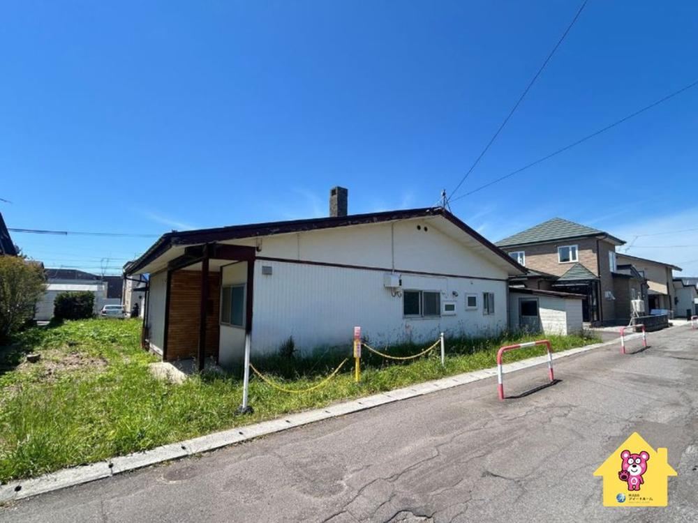 331 m² land in Hakodate, Hokkaido - Photo 1