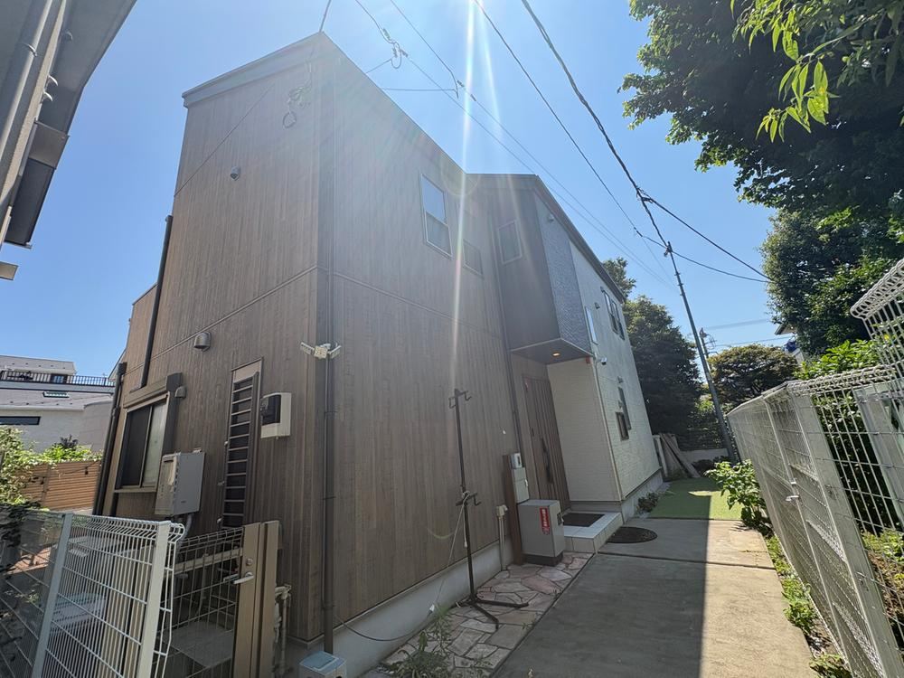 4LDK house in Meguro Ward, Tokyo - Photo 1