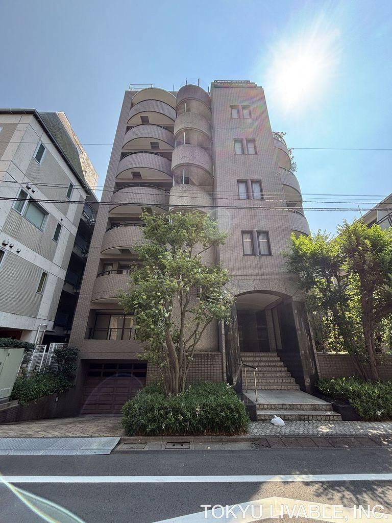 2LDK apartment in Shibuya Ward, Tokyo - Photo 1
