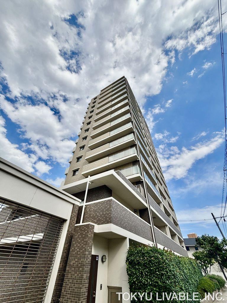 3LDK apartment in Higashiyodogawa Ward, Osaka - Photo 1