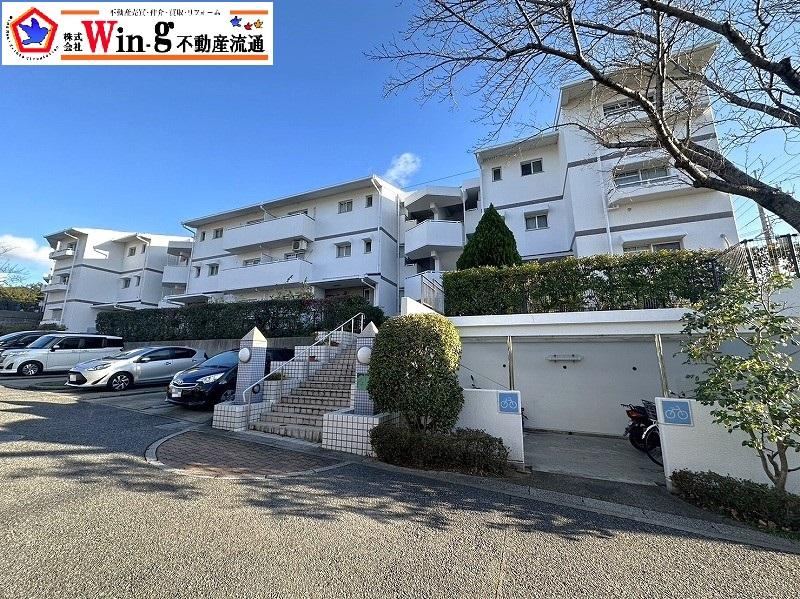 4LDK apartment in Tarumi Ward, Kobe, Hyogo - Photo 1