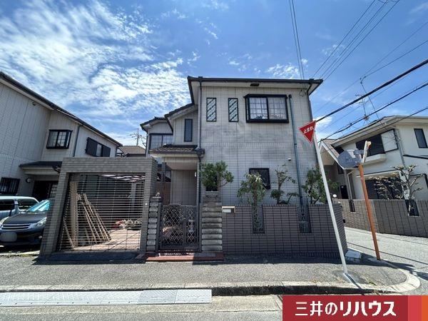 4LDK house in Toyonaka, Osaka - Photo 1