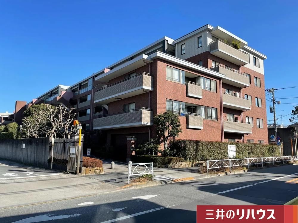 2LDK apartment in Meguro Ward, Tokyo - Photo 1