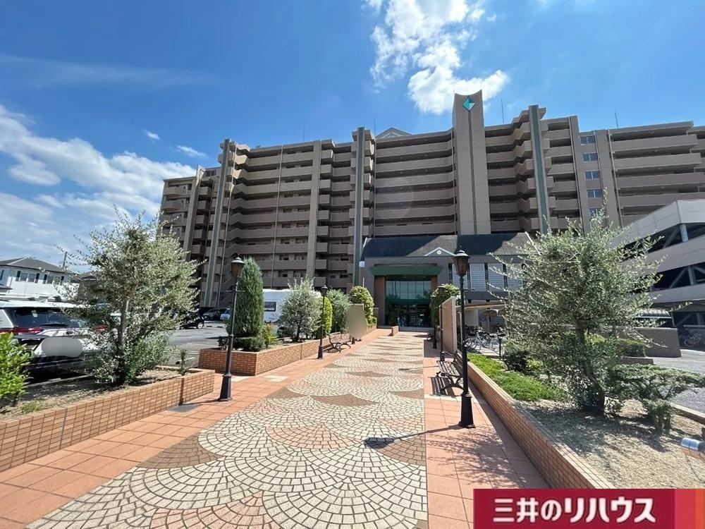 4LDK apartment in Kiyosu, Aichi - Photo 1