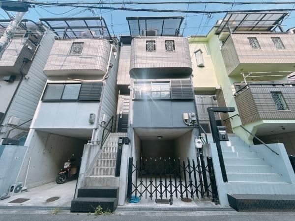 4DK house in Higashiosaka, Osaka - Photo 1