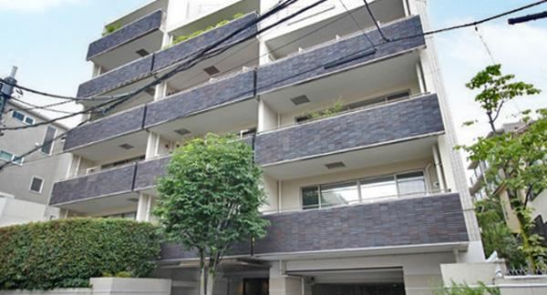 2LDK apartment in Minato Ward, Tokyo - Photo 1