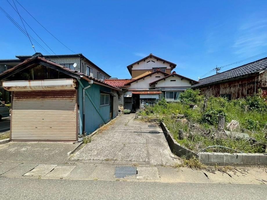 625 m² land in Komatsu, Ishikawa - Photo 1