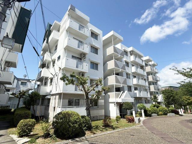 3LDK apartment in Takatsuki, Osaka - Photo 1