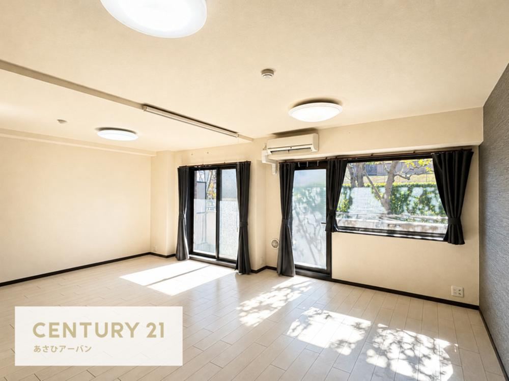 2LDK apartment in Chuo Ward, Chiba - Photo 1