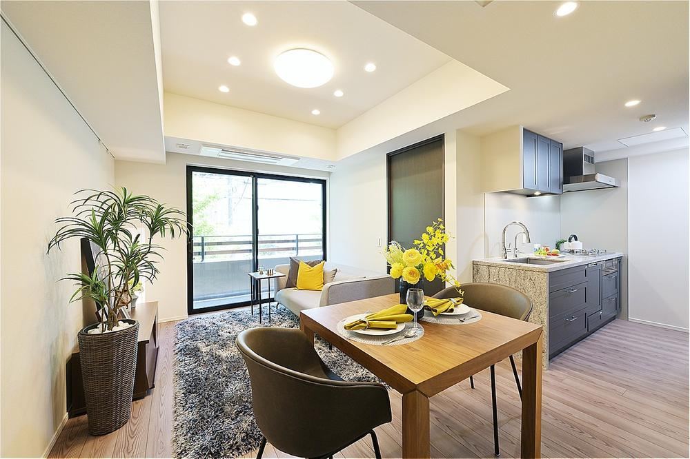 2LDK apartment in Minato Ward, Tokyo - Photo 1