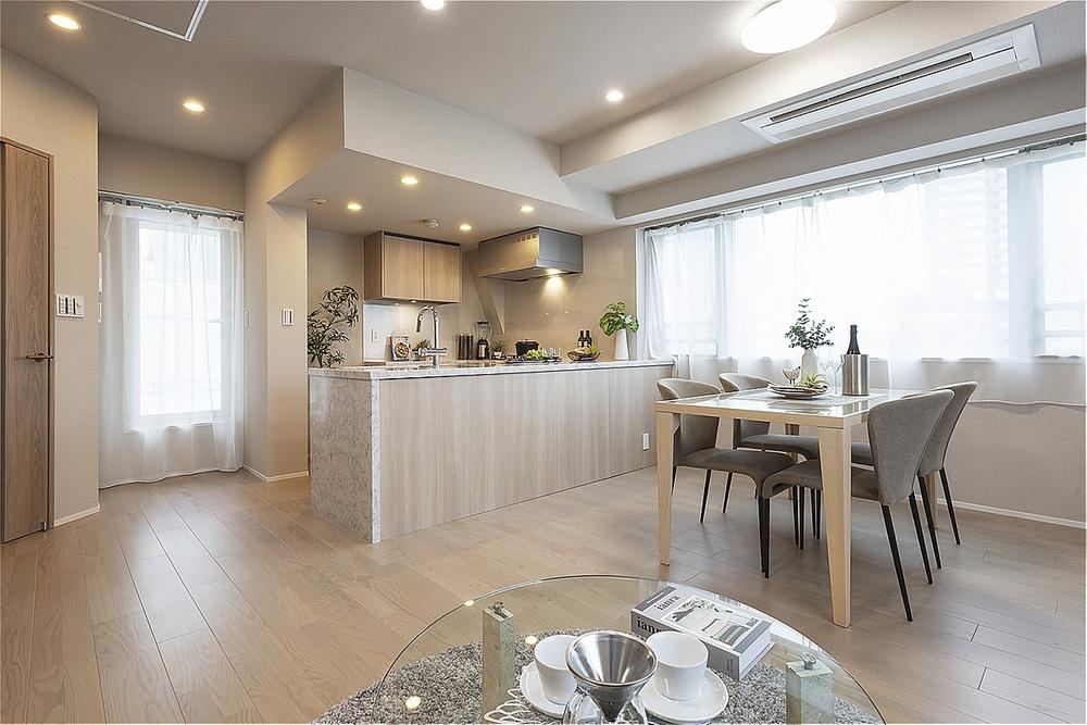 2LDK apartment in Minato Ward, Tokyo - Photo 1