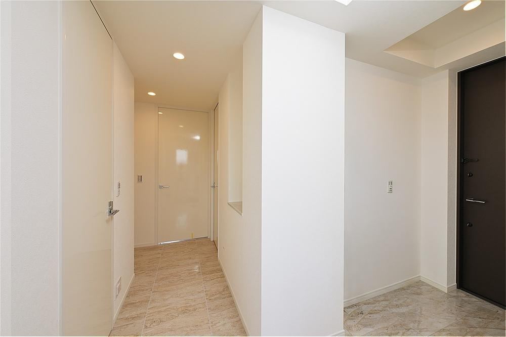 3LDK apartment in Shibuya Ward, Tokyo - Photo 1
